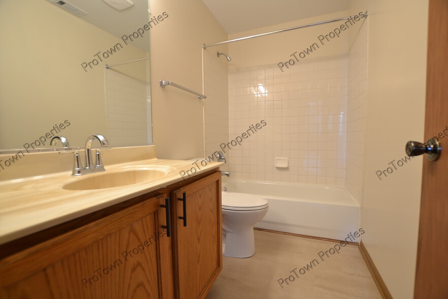 Building Photo - 2608 River Bend Ln