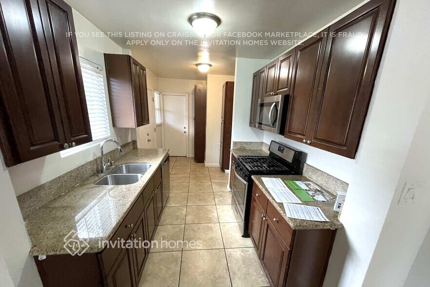 Building Photo - 16308 Stare St