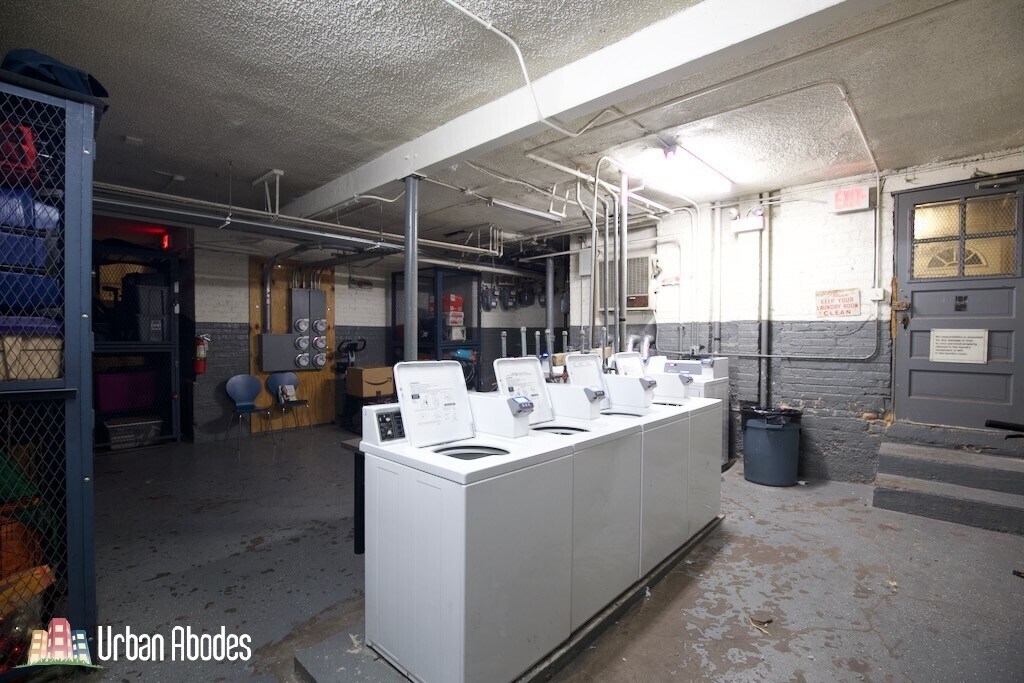 Building Photo - 3522 N Racine Ave