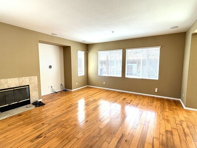 Building Photo - Executive Style Vista Home at an Affordabl...