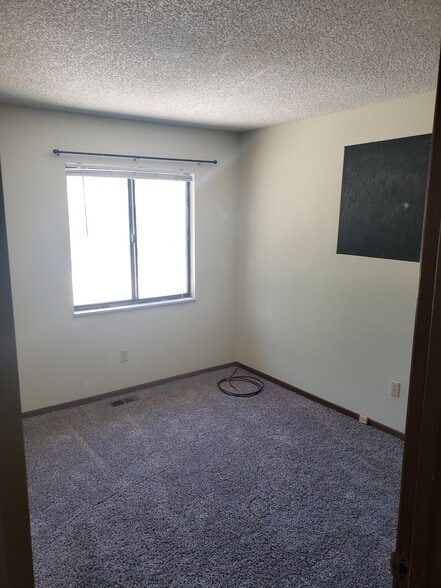 Building Photo - 2120 Heathercrest Dr