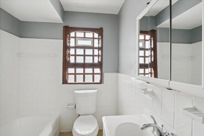 Building Photo - 19007 Kentfield St