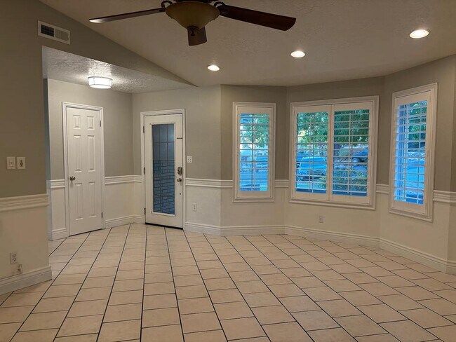 Building Photo - 428 Paintbrush Way