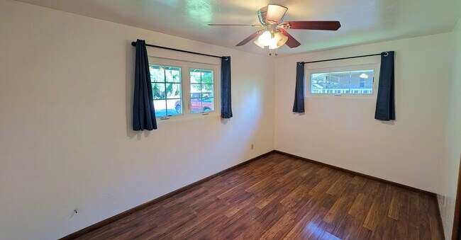 Building Photo - 3 Bedroom Home Plus Bonus Room in the Hudson Manor Community Near S McClintok Dr and E Apache Blvd!