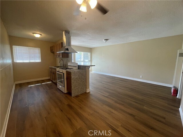 Building Photo - 213 W Guinida Ln