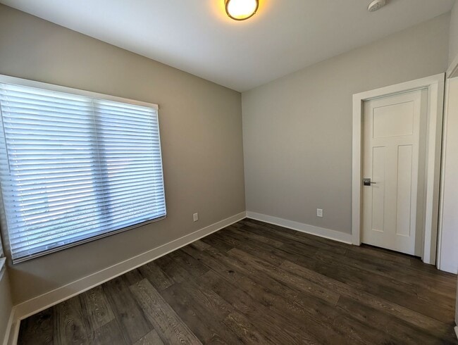 Building Photo - Stunning Contemporary 2 story, 4 bedroom, 3 full bath home is Located in the Merry Oaks Community!