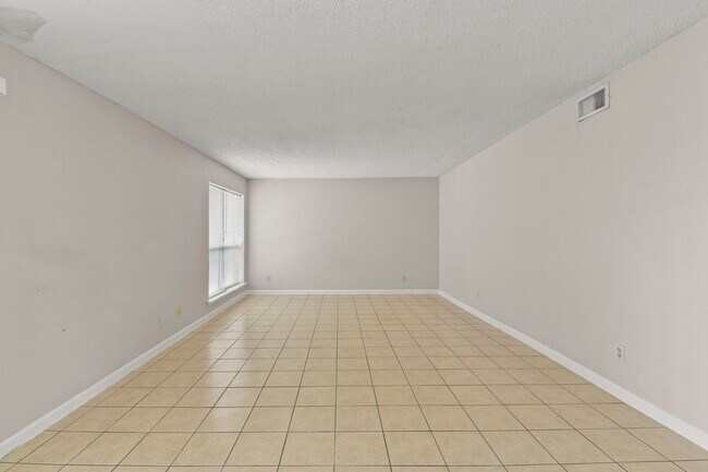 Building Photo - 1950 Spenwick Dr