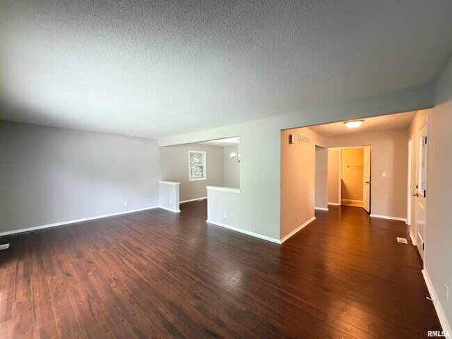 Building Photo - 122 W Morningside Dr