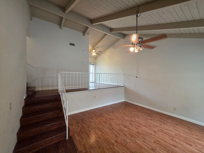 Building Photo - Beautiful 3 Bed, 2 Bath condo with 2 car garage & laundry