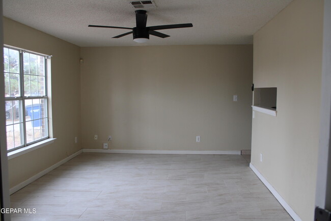 Building Photo - 11668 Diana Lynn Ct