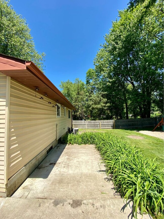 Primary Photo - 3435 Charlotte Dr
