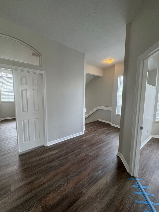 Building Photo - 3 BD / 2BA WATER VIEW CARRIAGE TOWNHOME