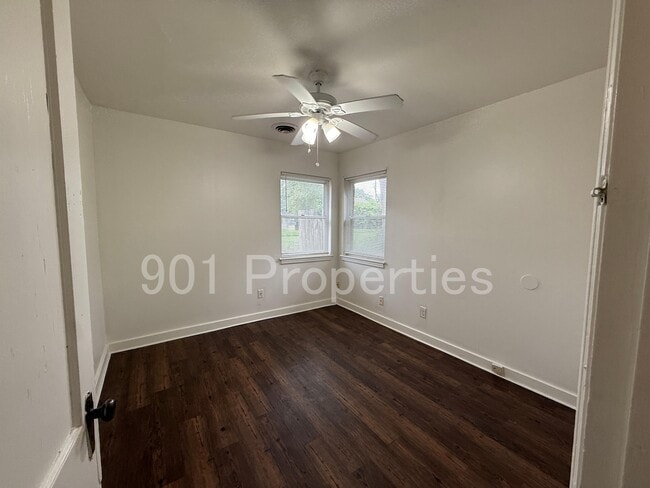 Building Photo - 981 Chatwood St