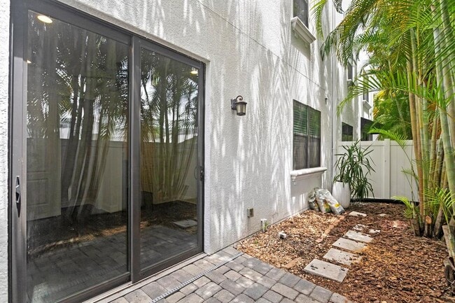 Building Photo - 224 S Audubon Ave