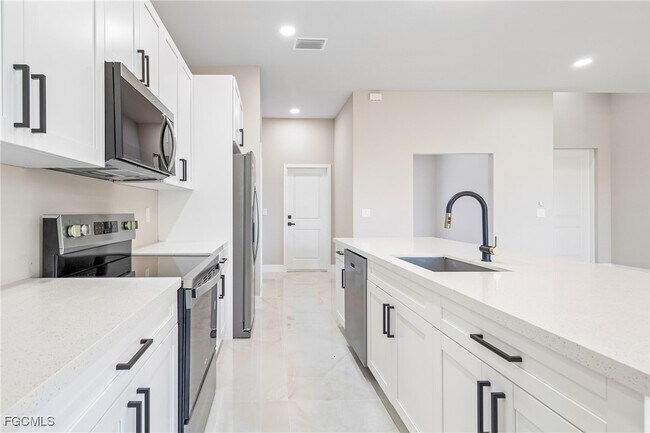 Building Photo - 2606 25th St SW