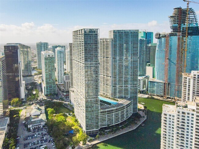 Building Photo - 485 Brickell Ave