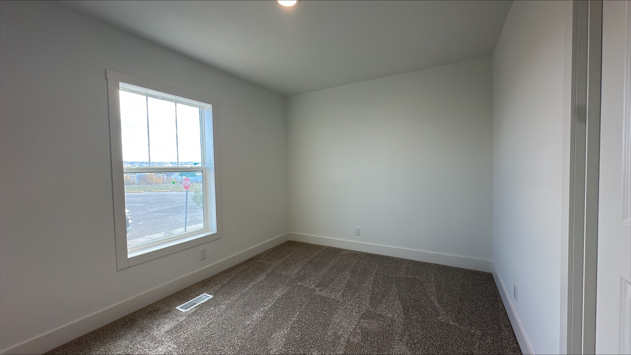 Building Photo - 6 Lapin St