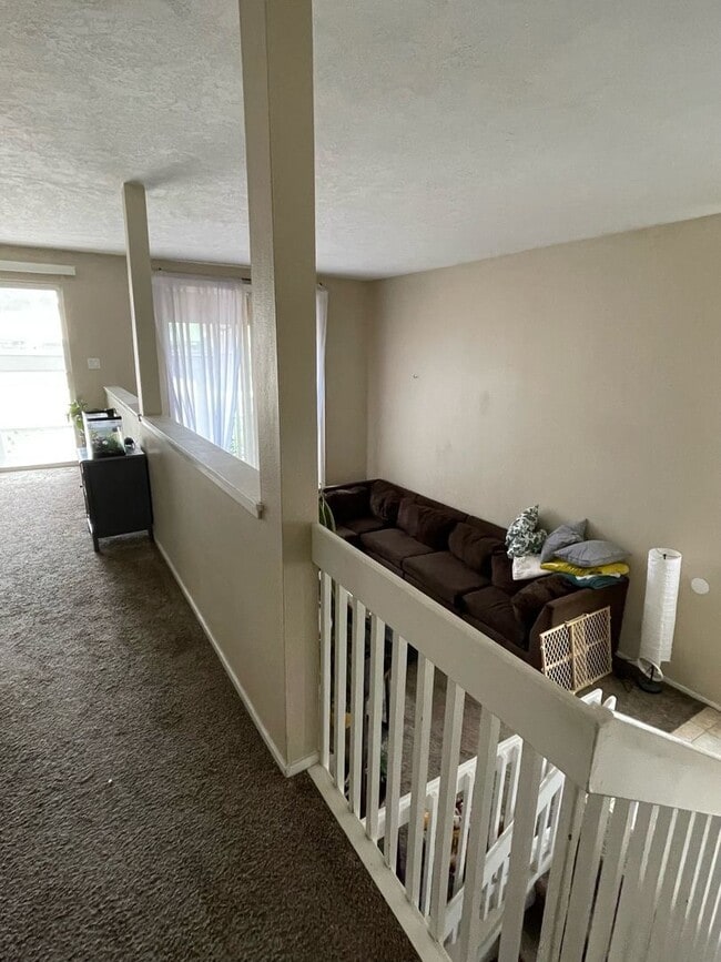 Building Photo - Beautiful South Ogden home