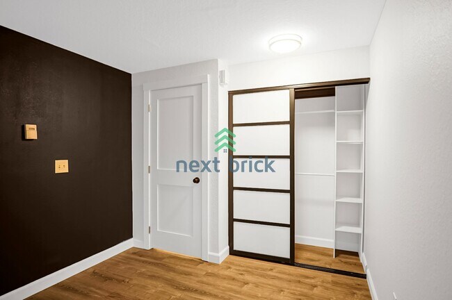 Building Photo - Charming 2 Bedroom 1 Bathroom Condo!