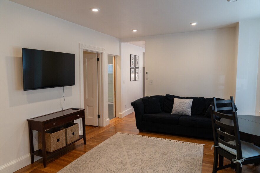 Living 2 - 9 Tyler St
