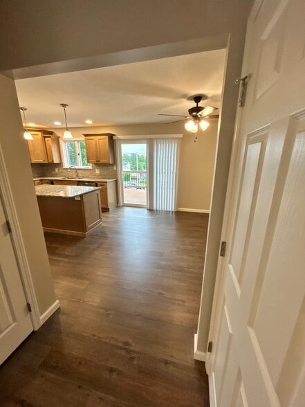 Kitchen Entry - 556 Becker St