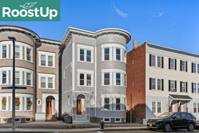 Building Photo - Furnished Bedroom with Private Bath in South Boston