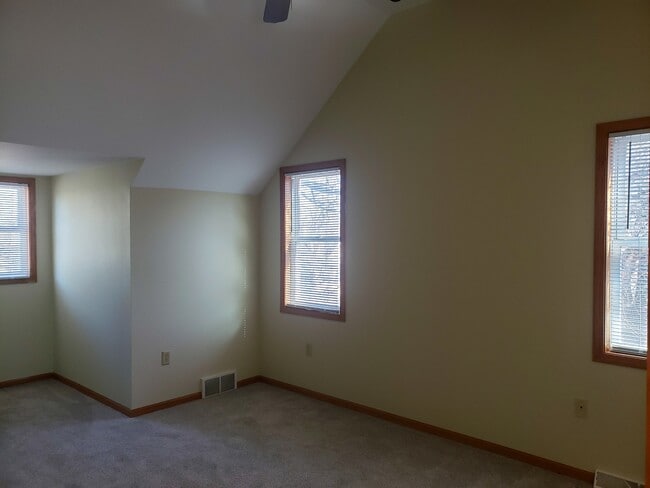 Building Photo - 1323 W Main St