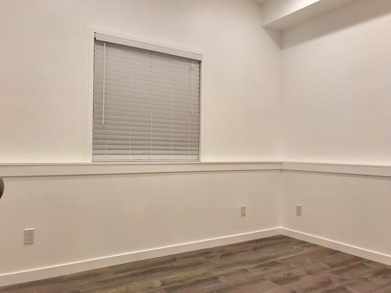 Building Photo - 925A Southgate Avenue