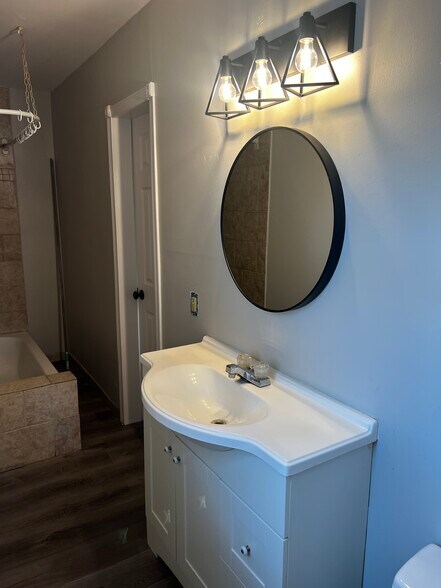 Building Photo - 125 Litchfield Ave SE