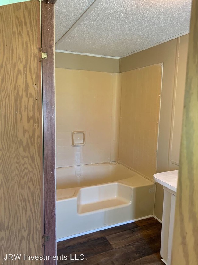 Building Photo - 3 br, 2 bath House - 3456 Auburn Road