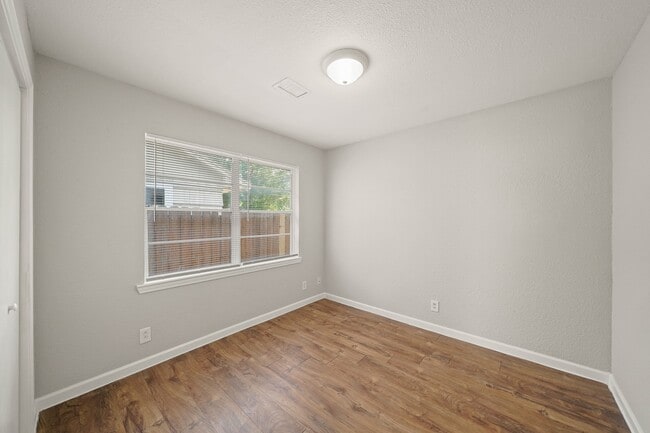 Building Photo - 514 Sulphur St