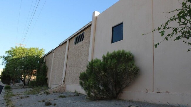 Building Photo - 1500 Monte Sanders Ln