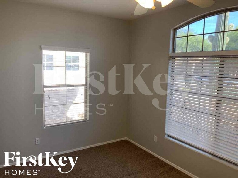 Building Photo - 3032 E Pinto Valley Rd