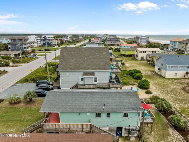 Building Photo - 2660 Island Dr