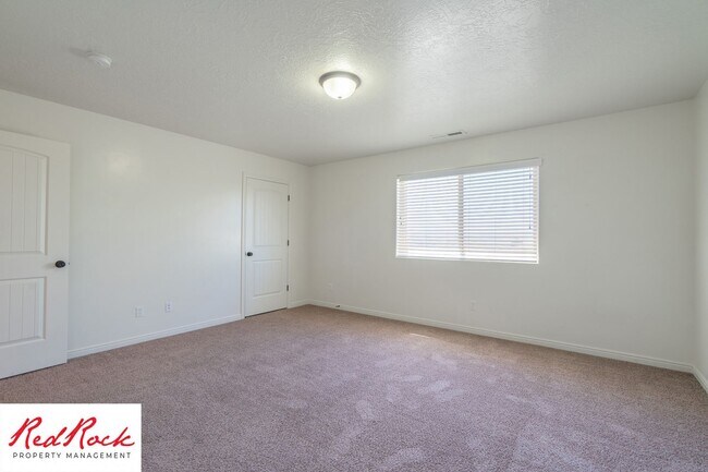 Building Photo - 2801 E 450 N