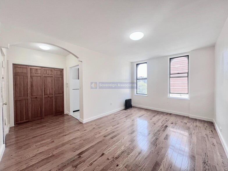 Primary Photo - 55 Ellwood St