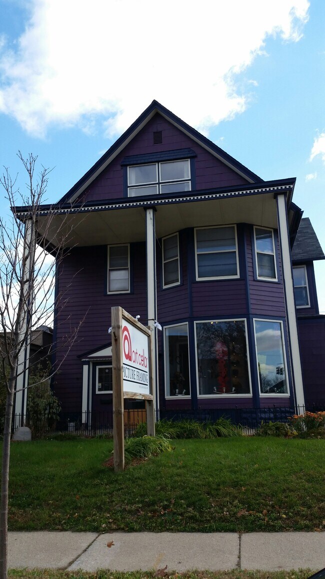 Building Photo - 1221 1st Ave SE