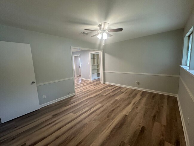 Building Photo - Lynbrook Subdivision