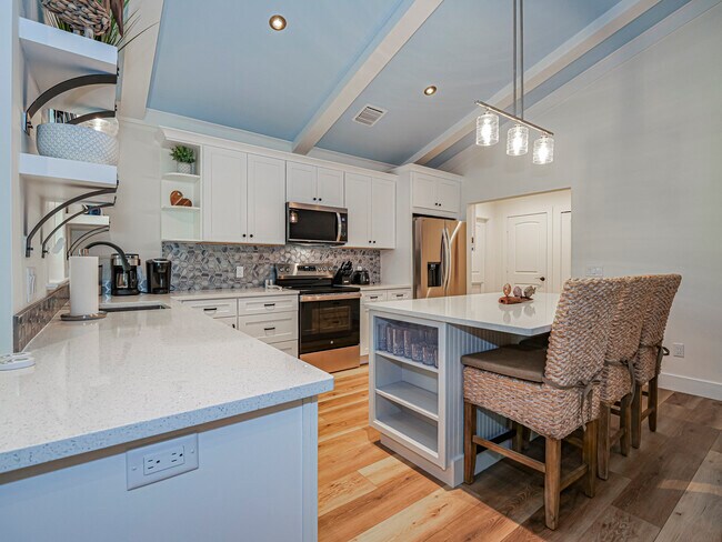 Building Photo - 9340 Frangipani Dr