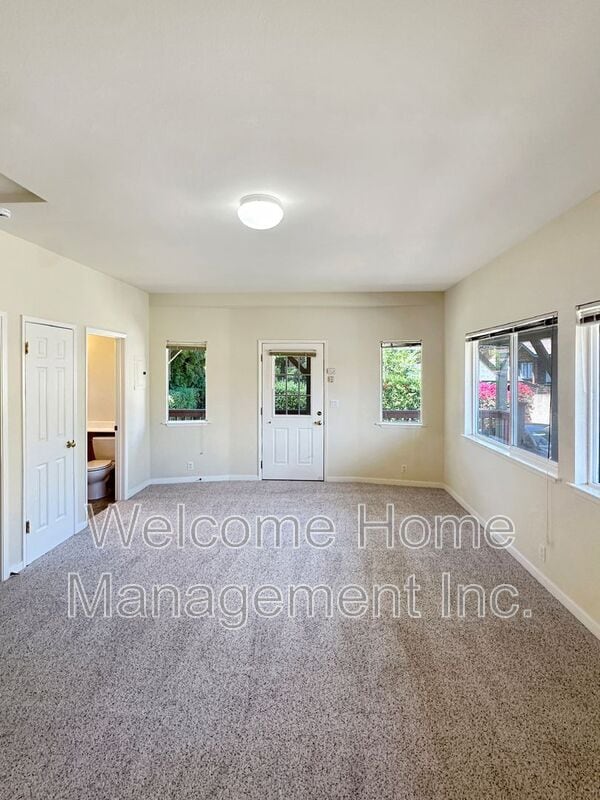 Building Photo - 1436 Henry St