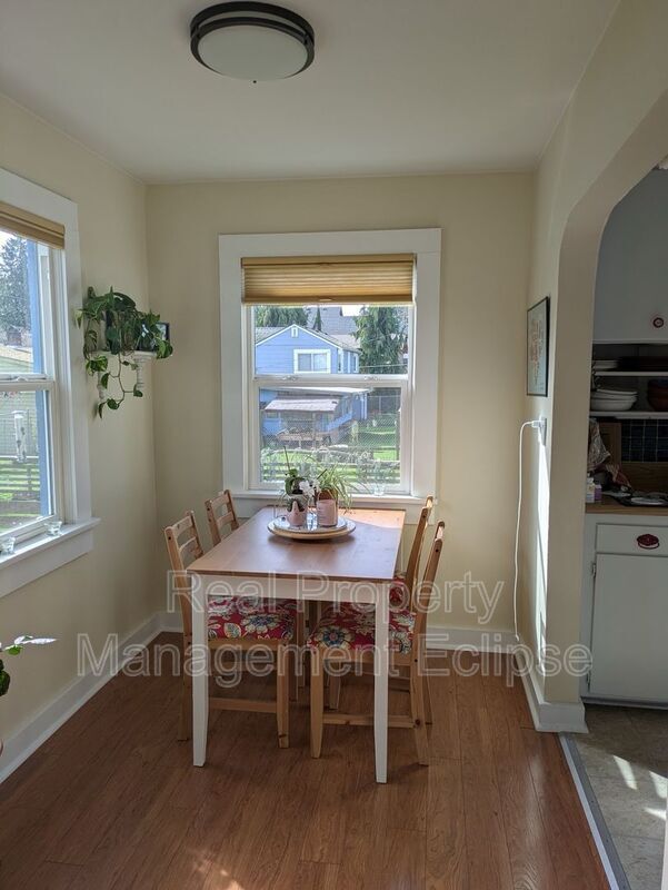 Building Photo - 517 N 97th St