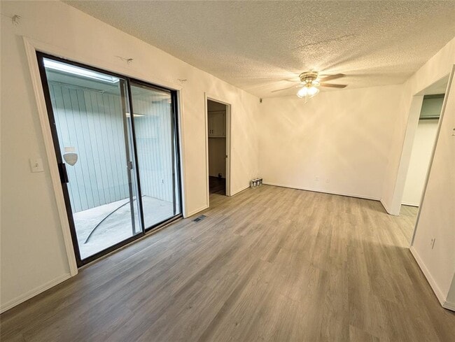 Building Photo - 9028 Roxbury Terrace