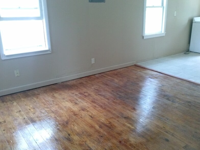 Building Photo - 313 Washtenaw Rd