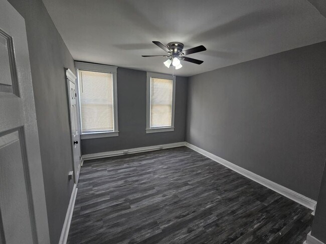 Building Photo - 2-Bedroom Townhouse