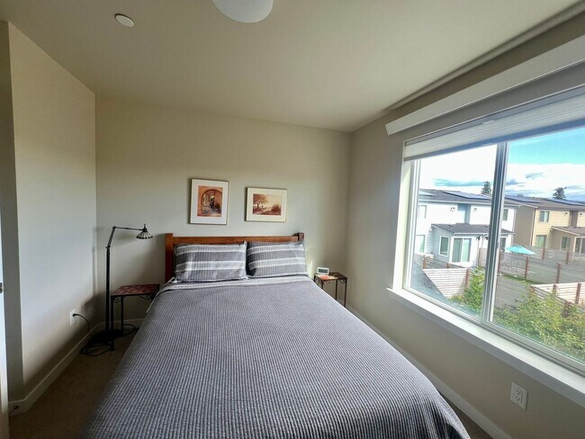 Building Photo - BEAUTIFUL 3Bd 2.5Ba energy efficient home ...