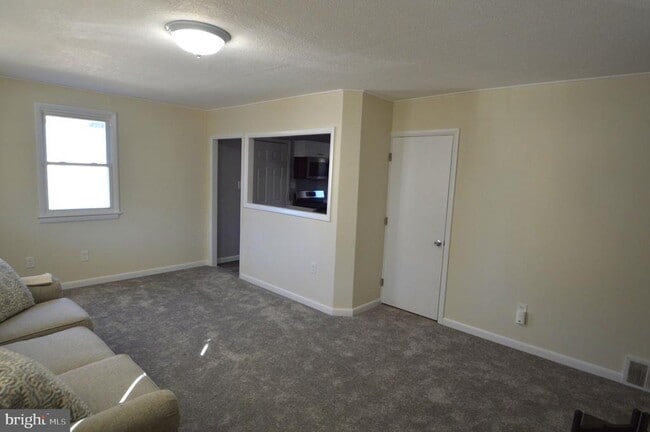 Building Photo - 267 Mott Ave