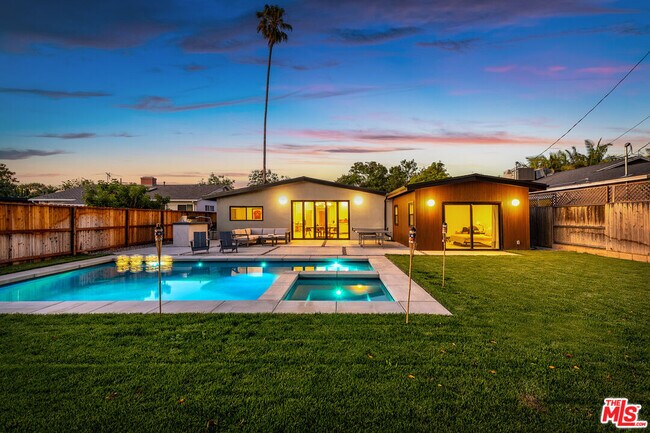 Building Photo - 13542 Valleyheart Dr N