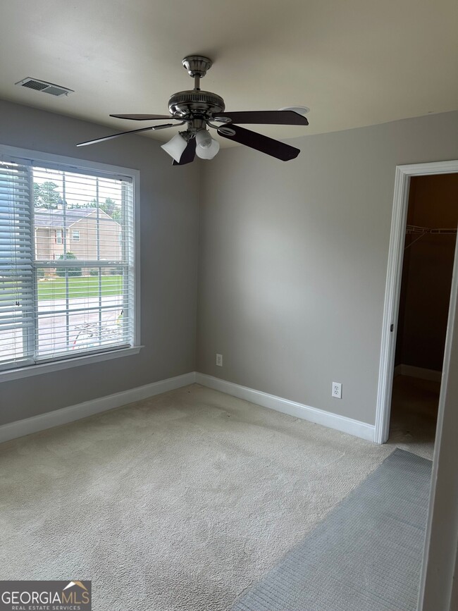 Building Photo - 711 Pine Grove Cir