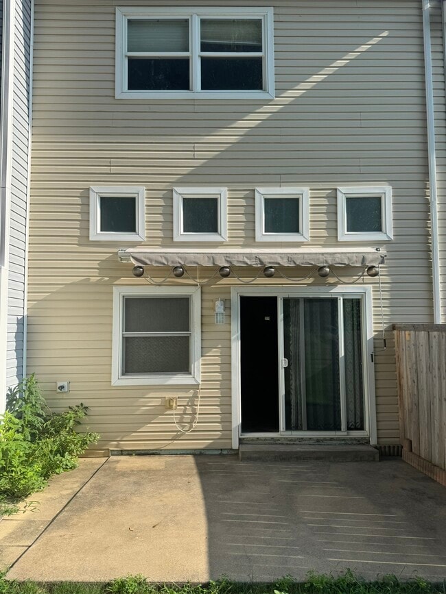 Building Photo - 205 Prairie Ct