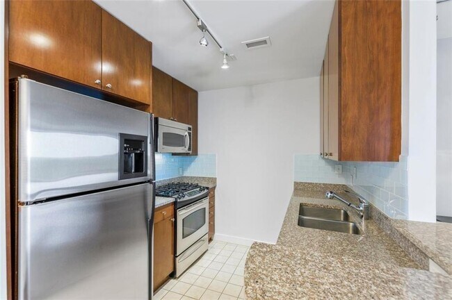 Building Photo - 3338 Peachtree Rd NE